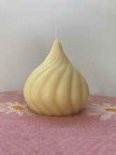 Load image into Gallery viewer, (Yellow) Lemon Twisted Chip Candle
