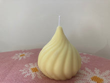 Load image into Gallery viewer, (Yellow) Lemon Twisted Chip Candle
